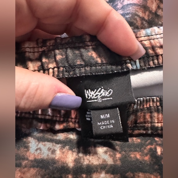 Gorgeous fun print skirt - Picture 3 of 3